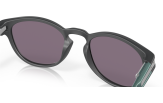 P&auml;ikeseprillid OAKLEY Latch Matte Carbon Prizm Grey
