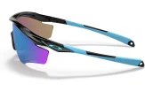 Oakley M2 Frame XL p&auml;ikeseprillid k&uuml;ljelt, n&auml;ha lillakas Prizm-l&auml;&auml;tse v&auml;rving ja helesinised sangad