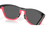 P&auml;ikeseprillid OAKLEY Frogskins Hybrid Matte Black/Neon Pink Prizm Black