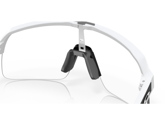 P&auml;ikeseprillid OAKLEY Sutro Lite Matte White Photochromic