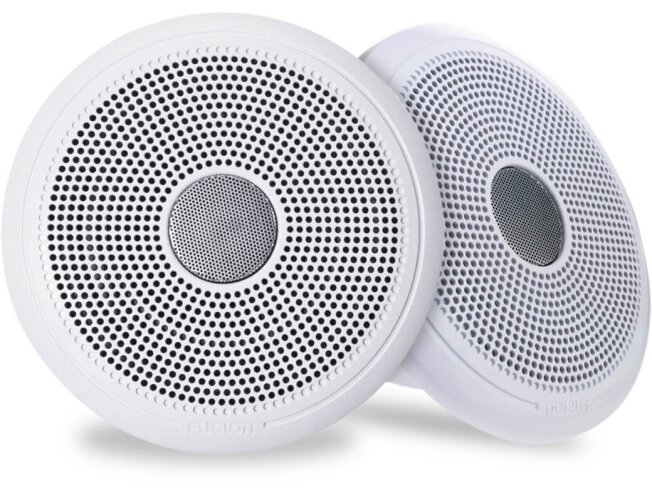 Fusion laevaraadio ja k&otilde;larite komplektid MS-RA210 ja XS Classic k&otilde;larid